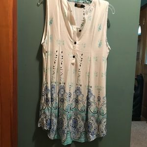 Sleeveless tunic, like new.